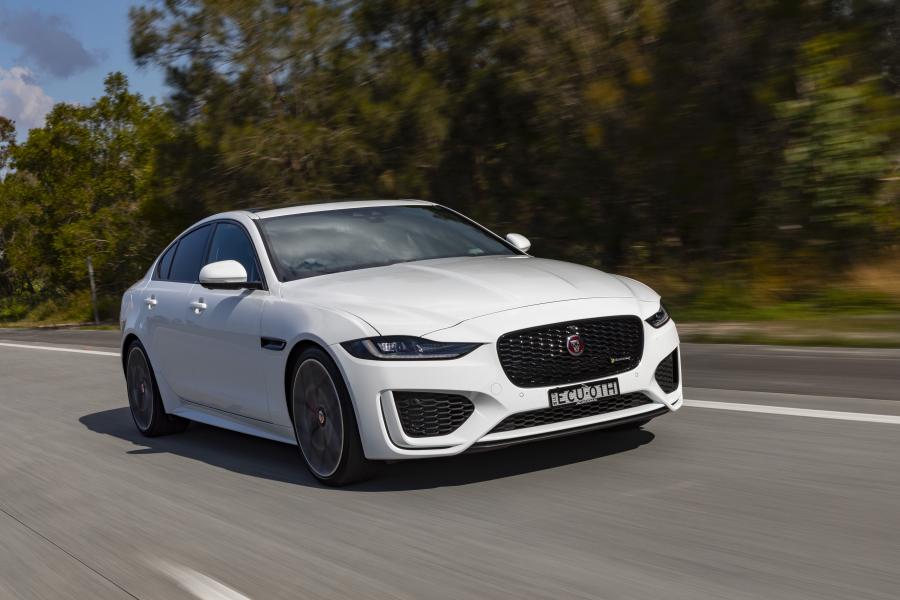  Jaguar XE P300 R-Dynamic 2019 года  (AU) (фото 33 из 40)